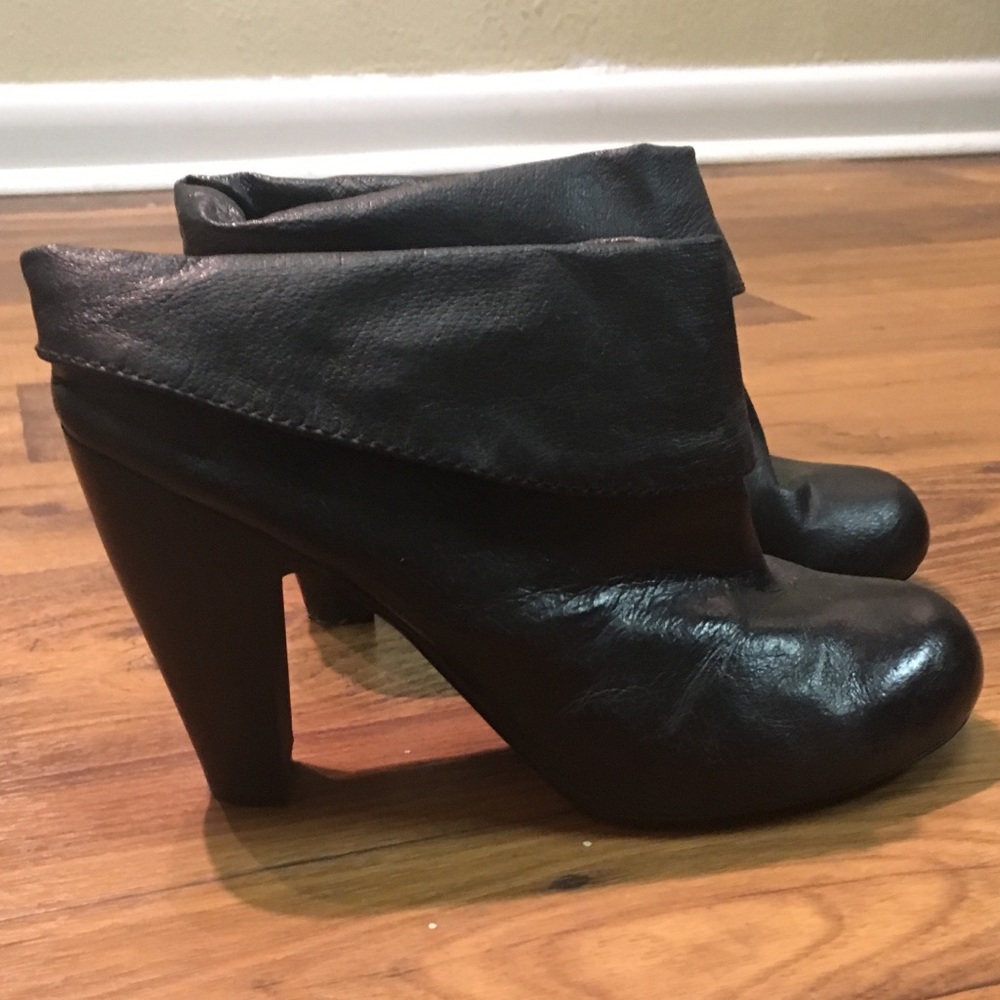 Steve Madden Black Bootie